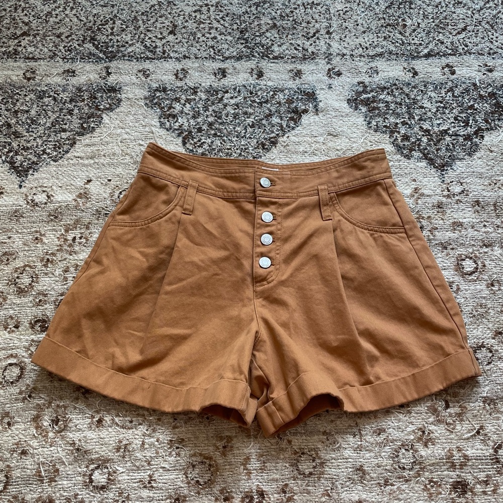 Gap mid rise pleated shorts